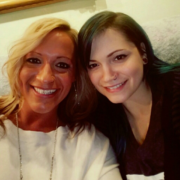 Meet your Posher, Melissa - Picture 2 of 3